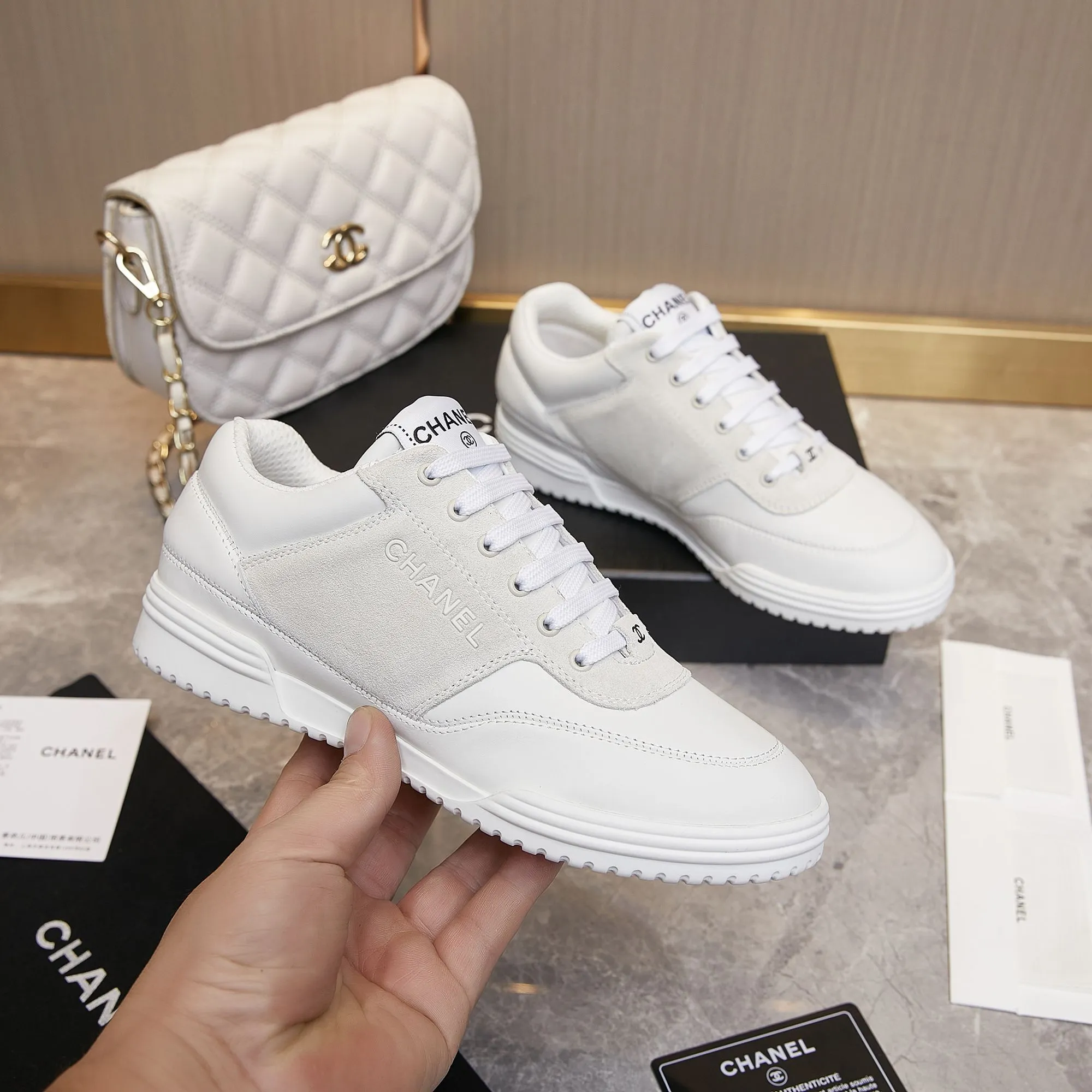 👟👟Ex-factory price 500👟👟 Chanel Chanel - 2023 counter top casual sports shoes This classic design; the upper is electro-embroidered with a variety of craftsmanship; the outsole is fashionable and sporty; it is extraordinary and incorporates a variety of color matching elements... The diversified mix and match is very beautiful and versatile, casual, fashionable, sports and outdoor can be taken into account... ꫛꫀꪝ Go➫ Material: ❶Upper is made of: Original imported cowhide ❷The inner lining is made of: original imported breathable mesh ❸Outsole is based on: original TPU combination outsole Special counter boutique packaging complete set for women 35–41